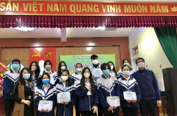 CLB Sách và Hành động trường THPT Nguyễn Đình Liễn: Thuyết trình, giới thiệu sách lan tỏa văn hóa đọc trong Nhà trường