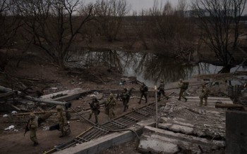 Khủng hoảng Ukraine: Nga siết chặt vòng vây ở Kiev, cảnh báo Mỹ