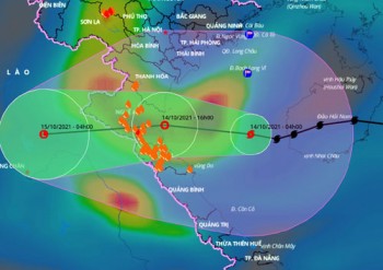 Bão số 8 áp sát đất liền, Thanh Hóa - Quảng Bình mưa lớn