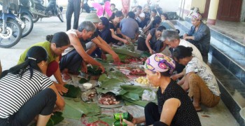 Hà Tĩnh:  Cả làng phá cỗ Trung thu bằng... bánh chưng