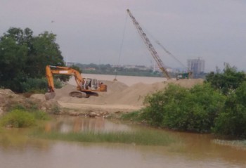 Hà Tĩnh: "Lơ" lệnh cấm của tỉnh, huyện bãi cát trái phép vẫn ngang nhiên hoạt động