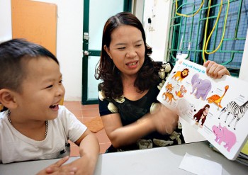 Hà Tĩnh:  Trải lòng của người mẹ có con 5 tuổi nói tiếng Anh như gió