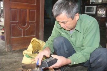 Hà Tĩnh:  Khâm phục lão nông mù làm kinh tế giỏi, sửa đồ điện hay