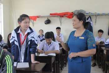 Hà Tĩnh: Cô giáo dạy GDCD được học sinh thần tượng lập Fanpage