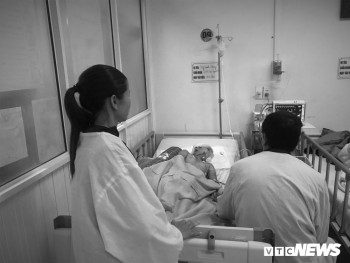 Cậu bé 13 tuổi ba lần phẫu thuật u não vẫn chưa tỉnh, bố mẹ nhịn ăn dành tiền chữa bệnh cho con