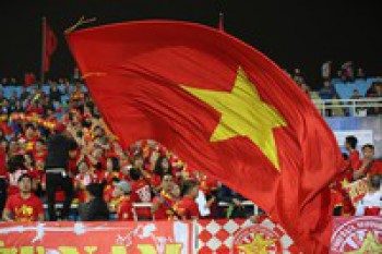 Bóng đá Việt Nam: Thầy Park phất cờ, ai thổi gió bay cao?