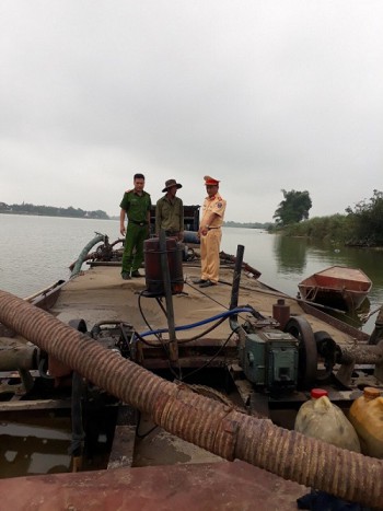 Hà Tĩnh: Các đối tượng "cát tặc" lộng hành trên sông liên tiếp bị bắt giữ