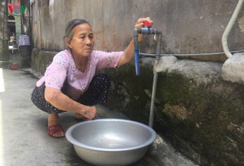 Mất nước sạch, hàng ngàn hộ dân ở Hà Tĩnh khốn đốn giữa ngày nắng nóng