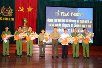 (NÓNG) Công an Hà Tĩnh đánh sập đường dây xe gian xuyên Việt