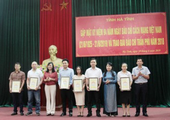 Hà Tĩnh: Trao giải báo chí Trần Phú và Cuộc thi viết về gương người tốt, việc tốt