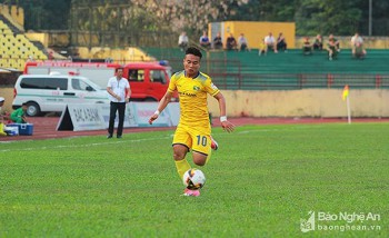 Sau Phan Văn Đức, Trần Phi Sơn có nguy cơ nghỉ hết mùa giải 2019