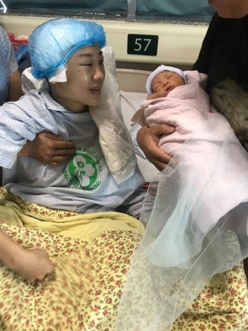 Đau đớn bé trai 4 tháng tuổi khát sữa ngóng chờ mẹ thoi thóp nơi bệnh viện