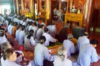 Hà Tĩnh: Hơn 100 Phật tử dự khóa tu Bát quan trai