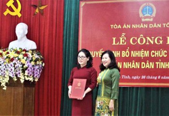 Trao quyết định bổ nhiệm Chánh án Tòa án nhân dân tỉnh Hà Tĩnh
