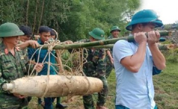 Đào ao trong vườn, nông dân Hà Tĩnh phát hiện quả bom nặng hơn 200kg