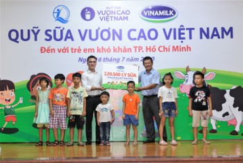Quỹ sữa vươn cao Việt Nam và Vinamilk tiếp tục hành trình kết nối yêu thương tại TP Hồ Chí Minh