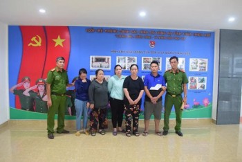 Cả gia đình 5 người lái ôtô từ Nghệ An vào Huế để hành nghề... móc túi
