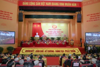 Hà Tĩnh: Đại biểu Đại hội Đảng bộ quyên góp ủng hộ bà con vùng lũ