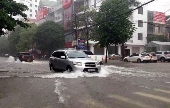 Cảnh báo mưa đặc biệt to ở Hà Tĩnh và Quảng Bình