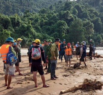 Sạt lở núi vùi lấp lán trại ở Quảng Bình: Tìm thấy thi thể 3 anh em ruột