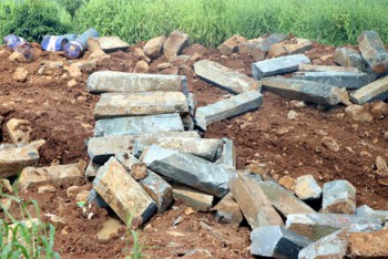 Đắk Nông: Công trường “đá lậu” rầm rộ ngày đêm, chính quyền không biết?