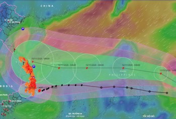 Bão 12 suy yếu, bão 13 chuẩn bị vào Biển Đông