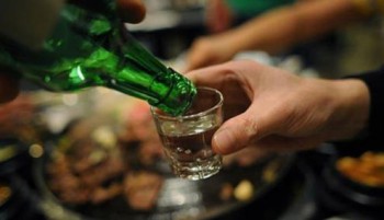 Ngộ độc rượu chứa cồn methanol nguy hiểm thế nào?