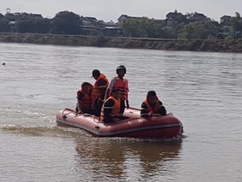 Đã tìm thấy thi thể người lái đò mất tích trên sông Lam