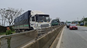 Hà Tĩnh: Lái xe chặn ngang quốc lộ 1A rồi bỏ trốn