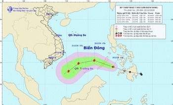 Áp thấp nhiệt đới áp sát Biển Đông, khả năng thành bão