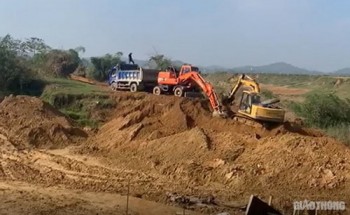 Hà Tĩnh: Vì sao nhà thầu thi công kè sông Ngàn Sâu ngang nhiên bán đất?