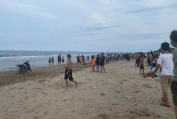 Thương tâm 3 em nhỏ chết đuối khi tắm biển ở Thanh Hóa