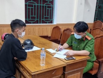 Bắt giữ 2 thanh niên cố tình 'thông chốt' kiểm dịch ra khỏi địa bàn TP Hà Tĩnh
