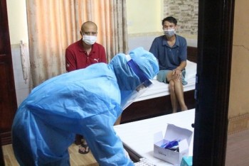 Xứ lý nhóm người đi từ Hà Nội về Hà Tĩnh chống đối, không khai báo y tế