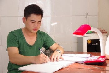 Chiến sĩ trẻ giàu nghị lực