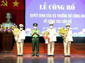 Công an tỉnh Hà Tĩnh công bố các Quyết định về công tác cán bộ