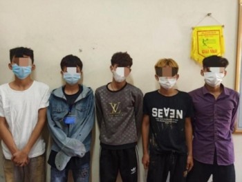 Hà Tĩnh: Bắt 5 nam thanh niên trốn vào nhà văn hóa để sử dụng ma tuý