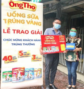 Người tiêu dùng bất ngờ khi “rinh” vàng từ chương trình “Uống sữa Ông Thọ, trúng vàng”