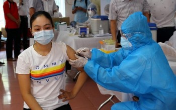 Có nên tiêm vaccine Covid-19 mũi 2 khi đã sốc phản vệ lúc tiêm mũi 1?