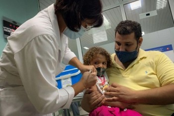 Cuba trở thành quốc gia đầu tiên tiêm chủng Covid-19 cho trẻ từ 2 tuổi