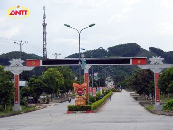 Huyện miền núi biên giới Hà Tĩnh chi 1,8 tỷ đồng xây dựng cổng chào trang trí
