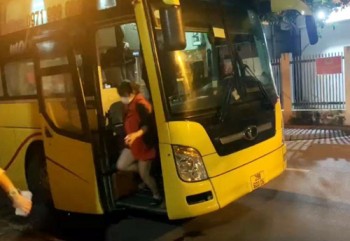 Phát hiện xe khách chở 'chui' hơn 10 người không có test COVID về Nghệ An, Hà Tĩnh