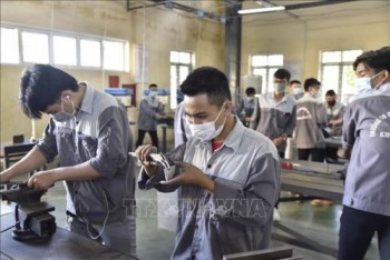 Hơn 100 thanh niên nghèo học giỏi ở Hà Tĩnh được 'chắp cánh' vào đại học