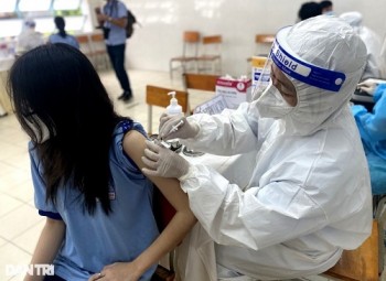 Sở Y tế Bình Dương nói gì vụ bé 14 tuổi được tiêm vaccine Covid-19?