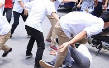 Điều tra vụ nam sinh lớp 12 tại Quảng Bình bị đánh trước cổng trường