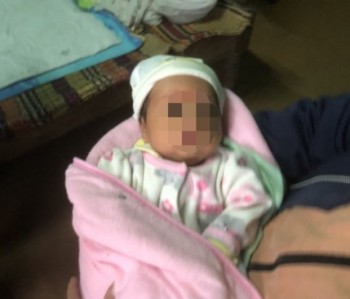 Tìm người thân cháu bé 2 tháng tuổi bị bỏ rơi trước cổng chùa