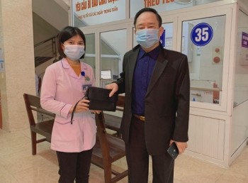 Nữ điều dưỡng ở Hà Tĩnh trả lại hơn 60 triệu đồng cho bệnh nhân đánh rơi