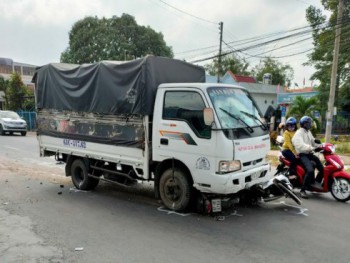 Tài xế xe tải ngủ gật tông 5 học sinh bị thương