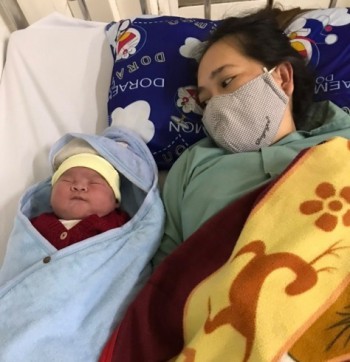 Sản phụ Quảng Trị sinh bé trai nặng 6,1kg