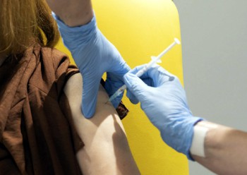 Hôm nay, chính thức tiêm vaccine COVID-19 tại các địa phương có dịch